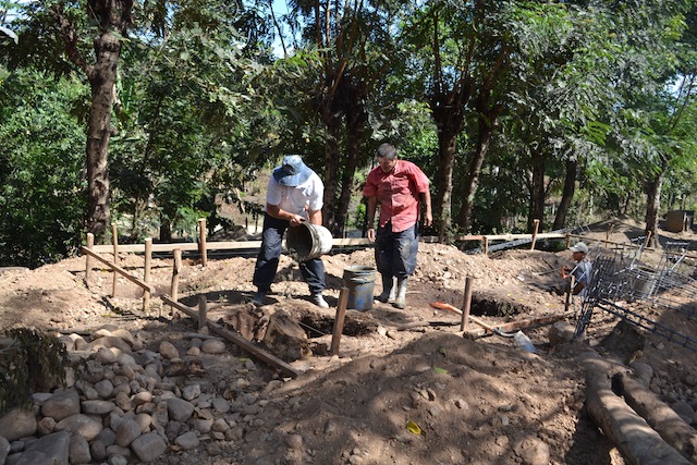 Blocs sanitaires en cours de construction